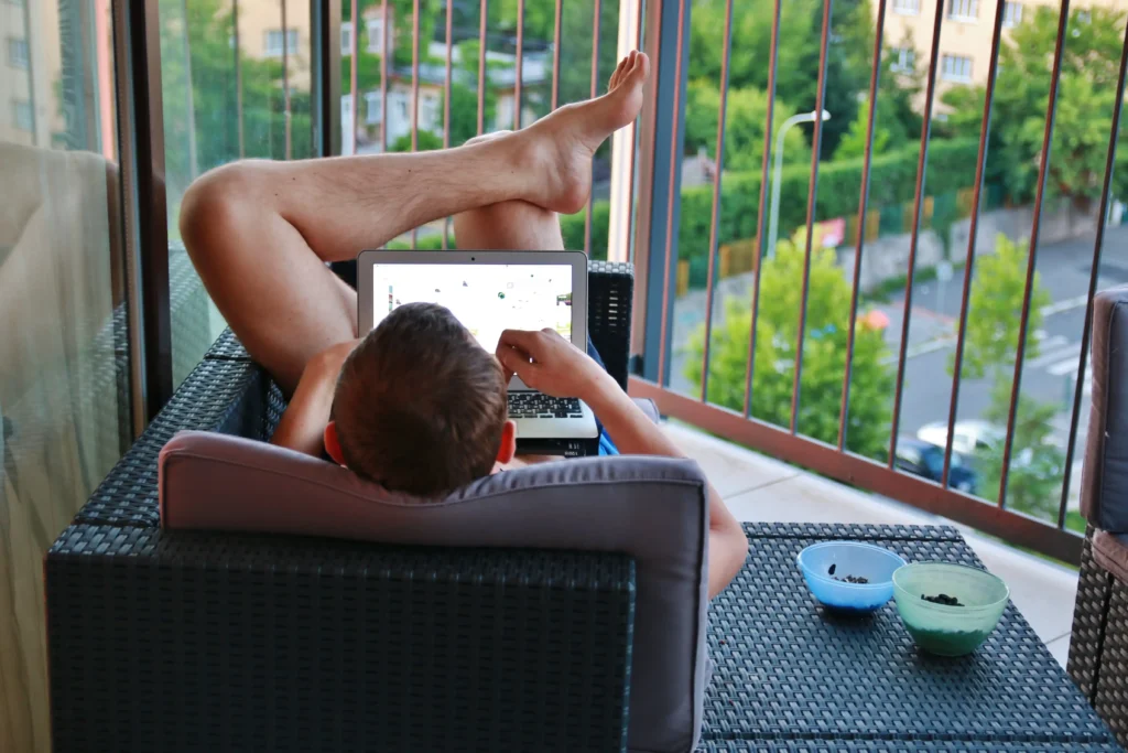 Living in Spain while freelancing